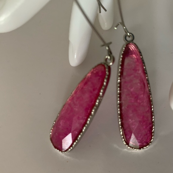 This Distinct Beautiful Pink Rose Color Elongated Drop Earrings - Picture 2 of 2